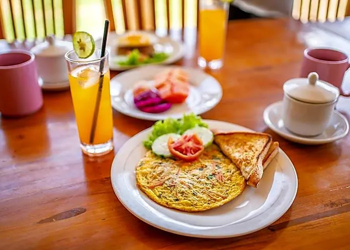 فندق Tegal Bamboo & Private Hot Spring 3*